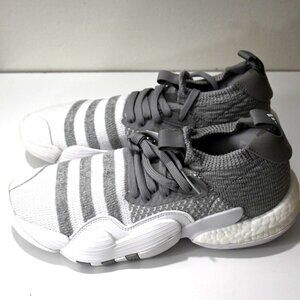 Adidas Basketball Shoes Men's Size‎ 10 US White & Gray Trae Young 2 UNISEX